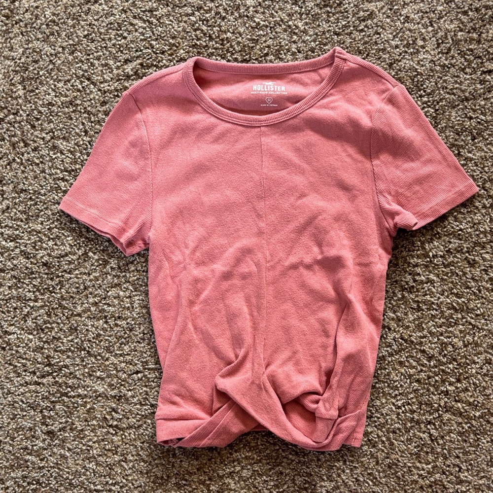 Hollister Women's Short Sleeve Tee in Soft Pink